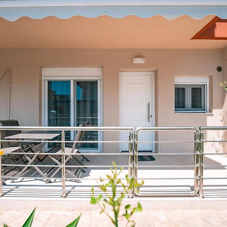 Milonas House Apartments Dioniszíu-part Kültér fotó