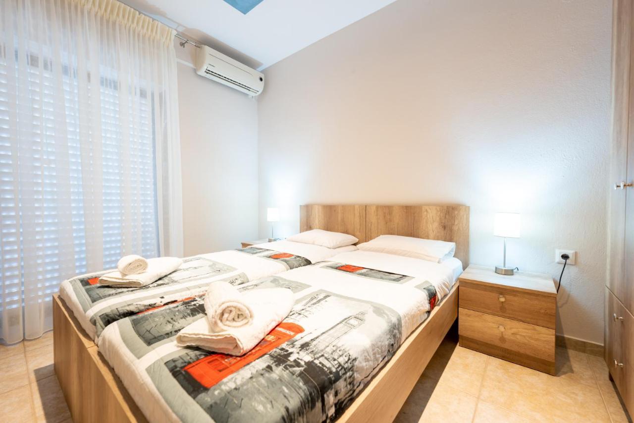Milonas House Apartments Dioniszíu-part Kültér fotó