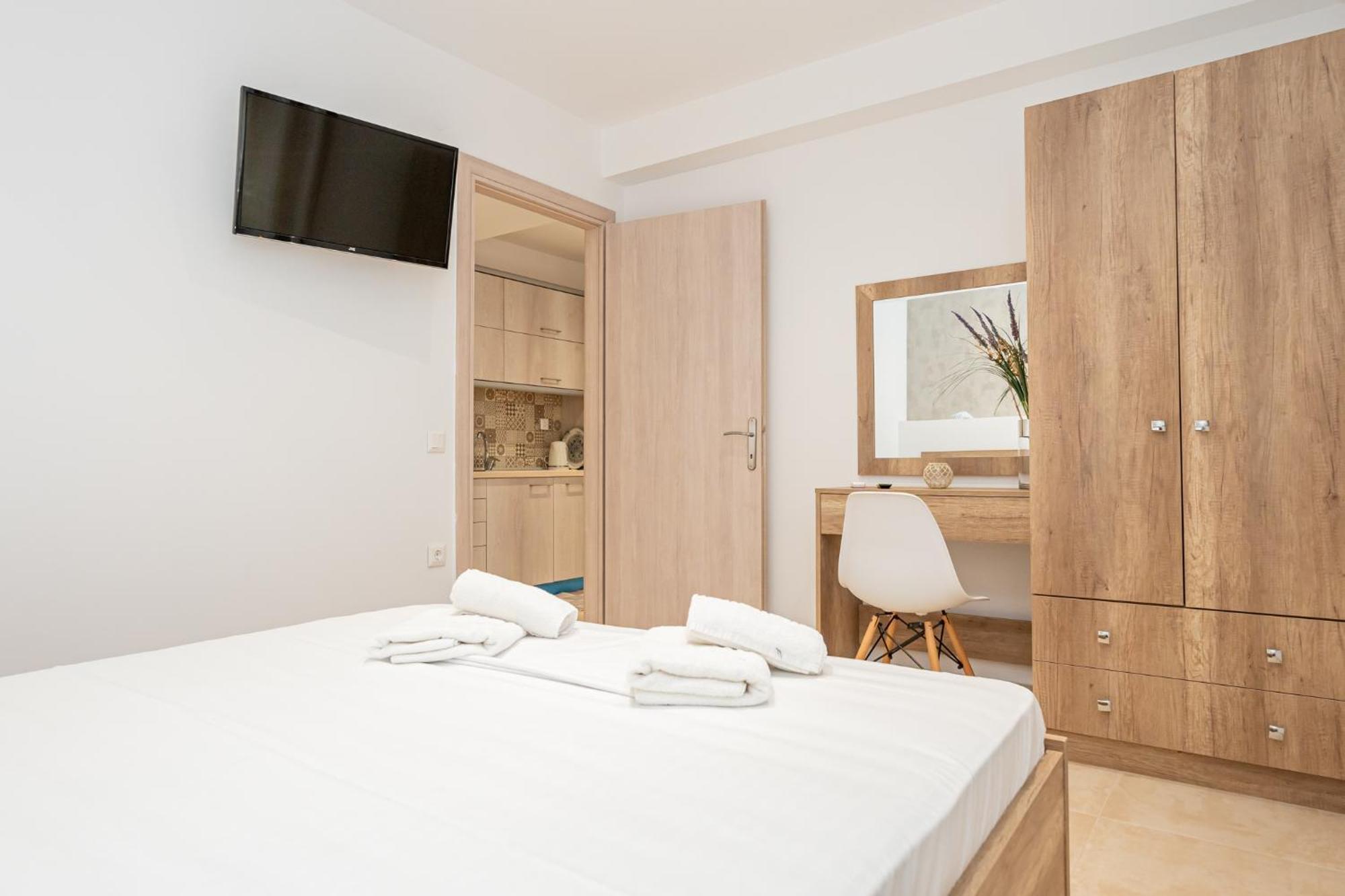 Milonas House Apartments Dioniszíu-part Kültér fotó