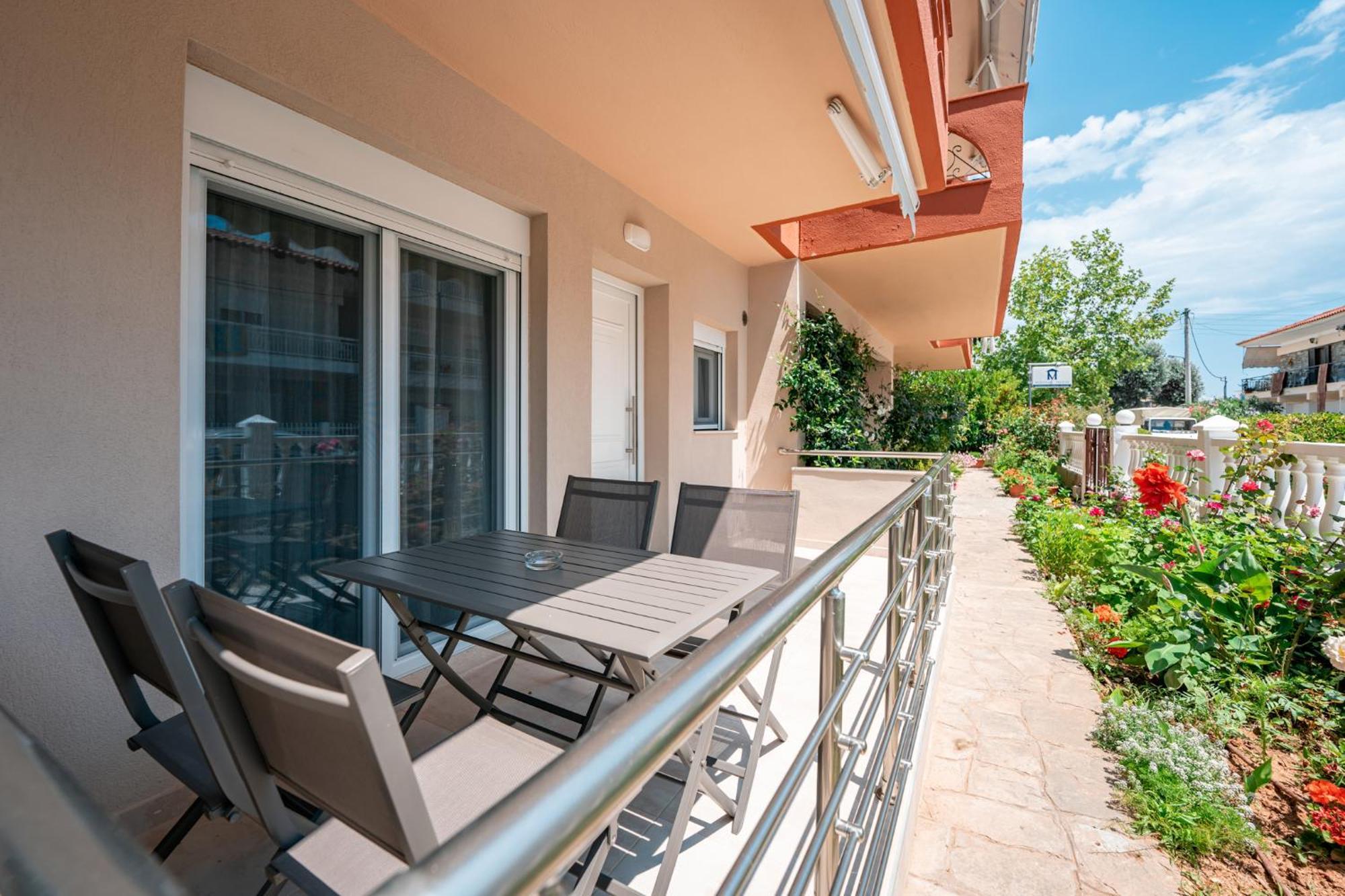 Milonas House Apartments Dioniszíu-part Kültér fotó